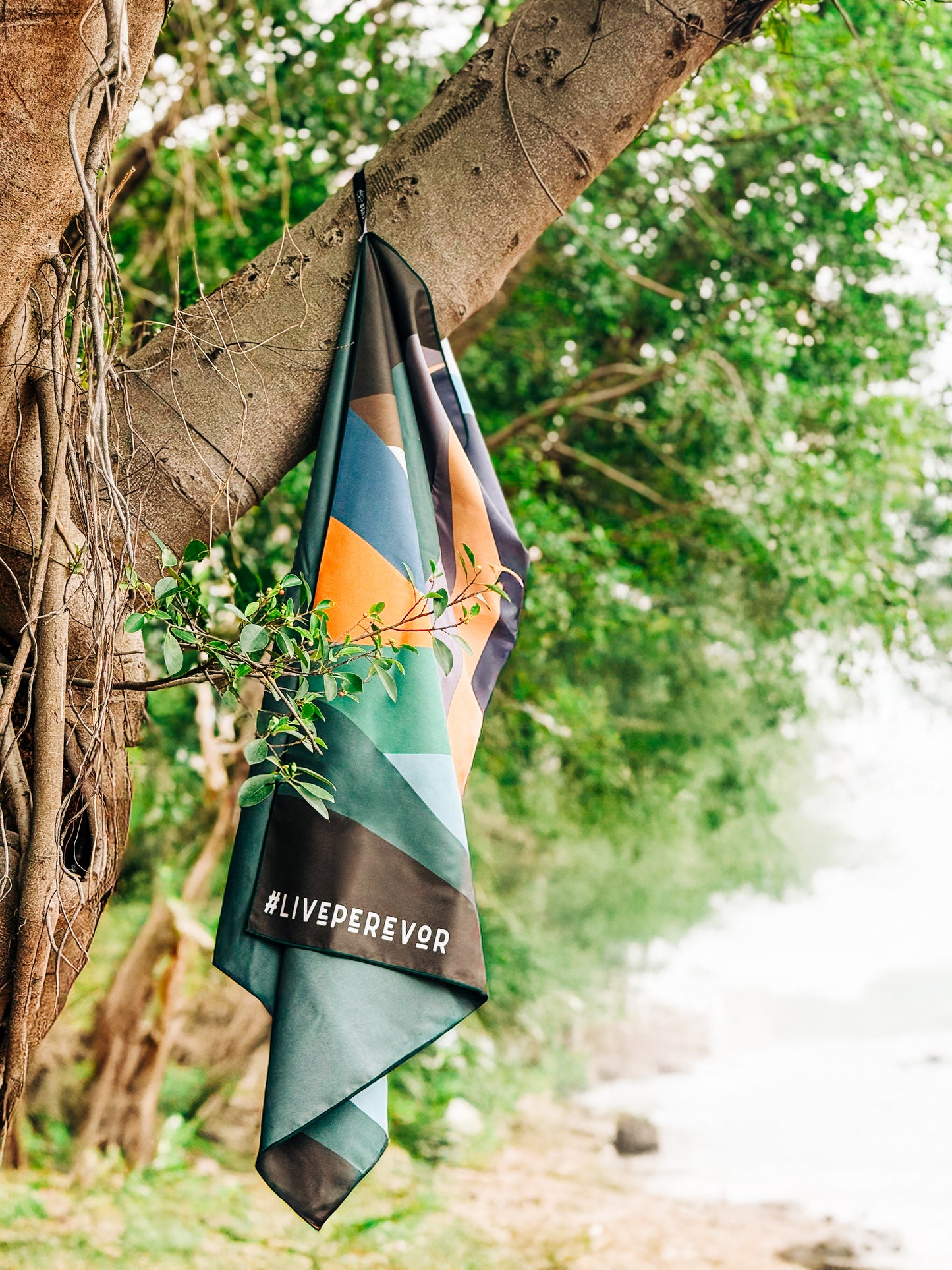 Am·Byth Quick-Dry Microfibre Towel – Lightweight, Compact Travel, Beach, Gym & Camping Towel – Fast Drying & Super Absorbent XL size - Mountains