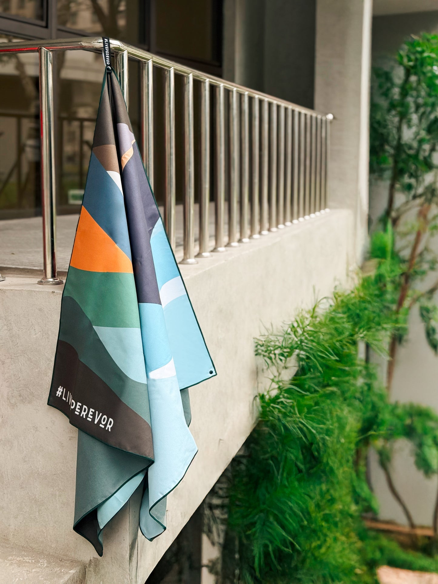 Am·Byth Quick-Dry Microfibre Towel – Lightweight, Compact Travel, Beach, Gym & Camping Towel – Fast Drying & Super Absorbent XL size - Mountains